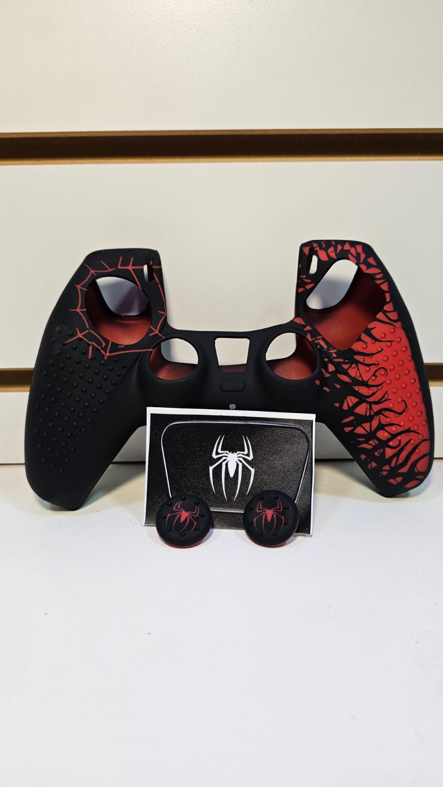 Funda silicona Playstation 4 SPIDERMAN con cubre Sticks + Sticker
