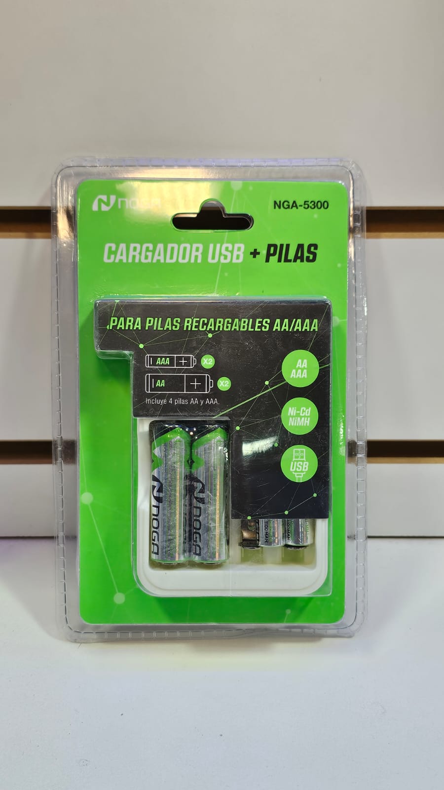 Cargador de pilas recargables AA/AAA con pilas